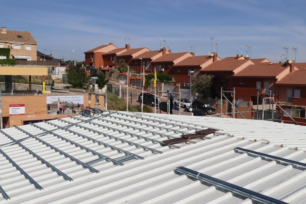 Panel sanddwich y teja plana Inova La Escandella Loeches 052