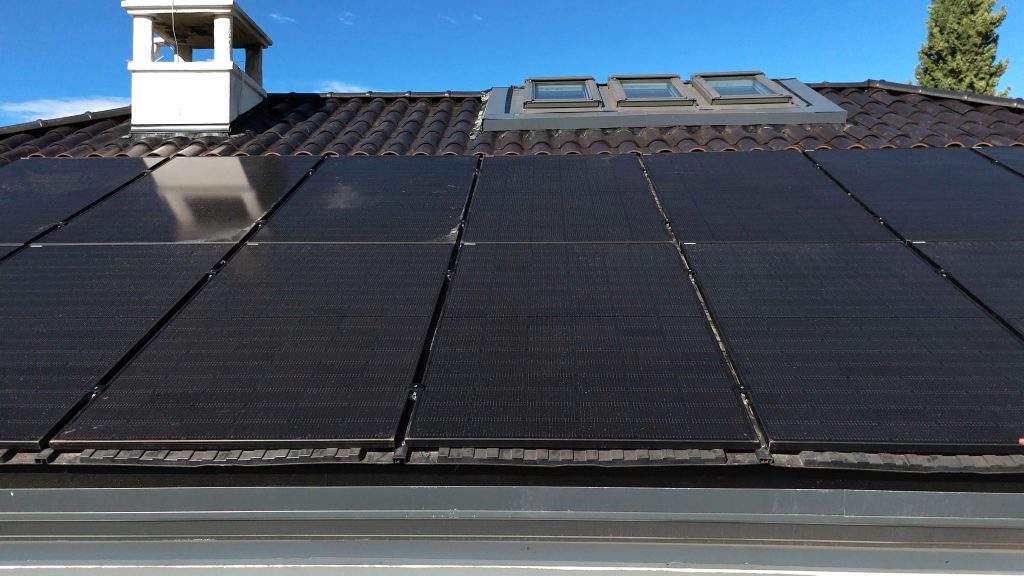 Instalación de Paneles Solares Integrados 1 Instalación de paneles solares integrados ROOFS