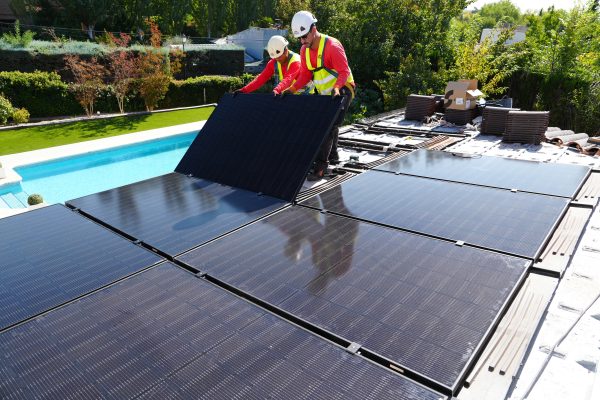 Instalación de paneles solares integrados tejas Borja