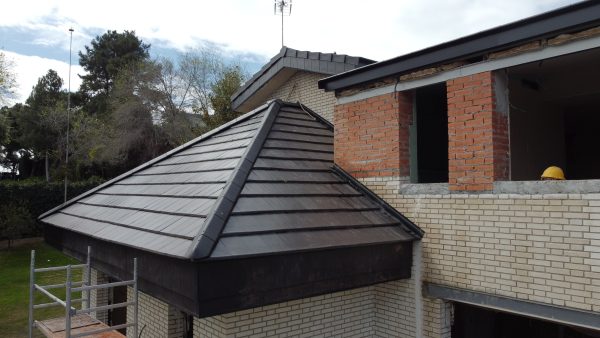 Instalación de tejados con tejas solares