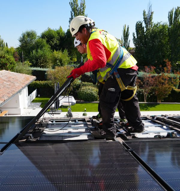 Instalación de paneles solares ERI de tejas Borja