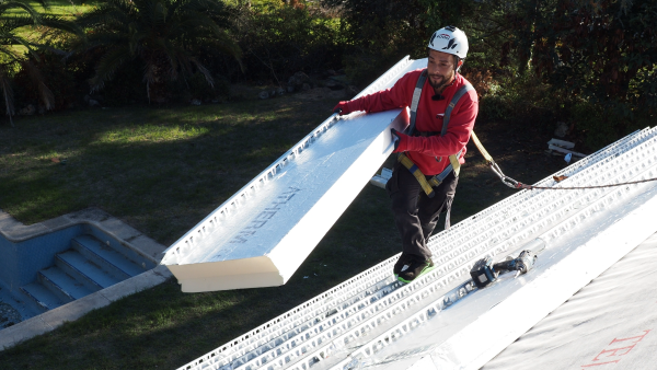 Rehabilitación de tejados e instalación de paneles borjatherm